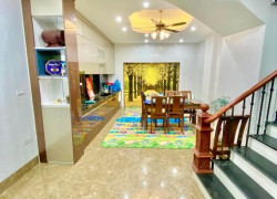 TRUNG TÂM CẦU GIẤY - 65 MÉT 5 TẦNG - NHÀ ĐẸP Ở LUÔN 17,8 TỶ