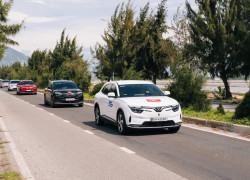 VINFAST TẶNG QUÀ TẾT “KHỦNG” - LÊN TỚI 3 NĂM SẠC PIN MIỄN PHÍ CHO KHÁCH HÀNG