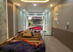 NHÀ NGAY CHỢ THIẾC – QUẬN 12 - 5 TẦNG BTCT – THANG MÁY XỊN – XE TẢI ĐỖ CỬA – 100M2 – CHỈ 11 TỶ