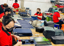 Xưởng Sản Xuất Quà Tặng Ví Da In Logo Công Ty