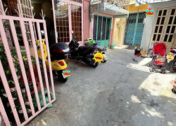 bán nhà trung tâm q4 Ngang 4.15 x12 đúc bê tông 
có 4 đồng