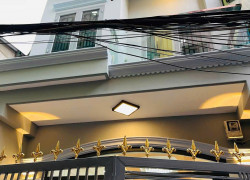 bán nhà Ngang 5 dài 9 nở hậu 5.5m đúc xây mới có 4 tê 
trung tâm Q4