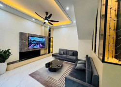 NHÀ HỘ KHẨU GIA THUỴ - DT 60m2 - LÔ GÓC THOÁNG SÁNG