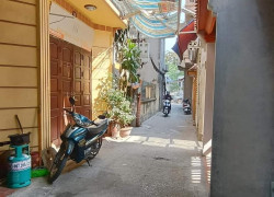 Bán nhà đường Cầu Giấy 38 mét 5 tầng 11,5 tỷ