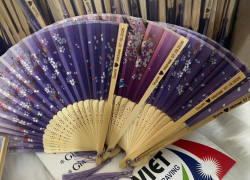 Khắc laser lên quạt gỗ - quà tặng nhỏ, ý nghĩa lớn