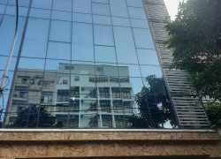 Bán tòa nhà văn phòng phố Xuân La cách Hồ Tây 300m