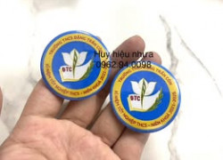 Huy hiệu nhựa cài áo giá rẻ lấy ngay