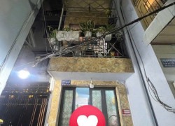 NHÀ NHỎ XINH XINH - CHỈ1tỷ8xx nhỏ xíu  .SỔ HỒNG RIÊNG TẠI TRUNG TÂM Q4