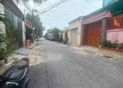 Gấp ! Chủ xác định bán đất tặng nhà 2 tầng DT 104M ( 4,2 x 26 ) đường xe hơi