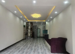 Nhà mới view hồ Linh Đàm, không gian thoáng mát, tiện ích sẵn có.