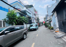 Nhà lầu 3 tầng, xe hơi ngủ trong nhà