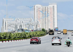 nhà lô góc mặt phố Long Biên, 100m, mặt tiền 7.3m, ôtô 2 chiều