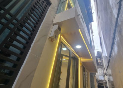 Chỉ 5 tỷ mua được căn nhà ngay trung tâm 126A/1 Nguyễn Cư Trinh Q1