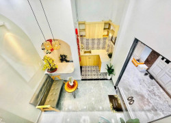 🔥NHỈNH 2TỶ CÓ NHÀ SG - 3 TẦNG XINH LUNG LINH - GẦN NHÀ GA T3 - 10P QUA SÂN BAY - 5P TỚI EMART 2 NHỘN NHỊP - SỔ HỒNG