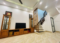 BÁN GẤP NHÀ ĐẸP THƯỢNG THANH - Ô TÔ ĐỖ CỬA , VÀI BƯỚC RA PHỐ