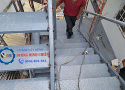 Mẫu cầu thang sắt ngoài trời giá rẻ