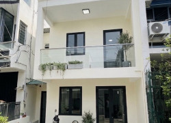 TIN ĐƯỢC KHÔNG - SÁT VÁCH QUẬN 1 - NHÀ HƯNG PHÚ Q8_SÂN RỘNG ĐÃI 10 BÀN TIỆC