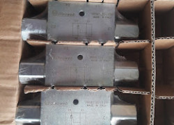 Van tay gạt thủy lực (Manual Control Valve),