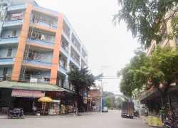 Bán nhà trường may khu sinh viên đông đúc