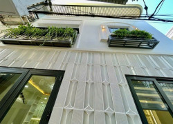 Bán nhà hẻm cạnh đường Nguyễn Văn Linh, Tân Thuận, Quận 7 TPHCM, cách đường xe tải khoảng 20m.