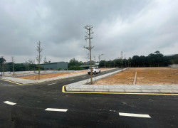 Chính chủ cần bán lô ngoại giao - trục chính rộng 10m - gần đại học QGHN, CNC,mặt đường QL21 - sẵn sổ, full thổ cư