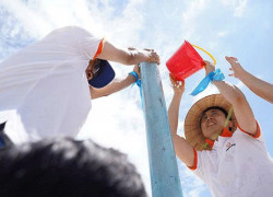 Trụ ống nhựa thủng  Dâng thủy đạt ngọc  ống nước rò rỉ ống nhựa đổ nước