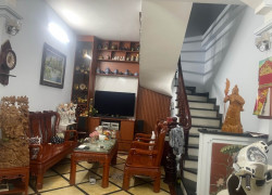 Nhà Bồ Đề dân xây, ô tô 7 chỗ qua, ngõ thông