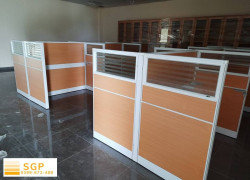 VÁCH GỖ VIỀN NHÔM – SANG TRỌNG & BỀN BỈ CHO VĂN PHÒNG