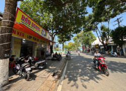 Bán nhà mặt tiền đường Nguyễn Trung Trực, vị trí đắc địa, kinh doanh sầm uất, giao thông thuận tiện