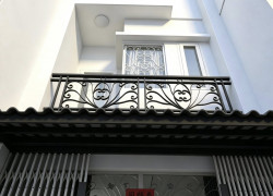 ĐỐI DIỆN LÀNG ĐẠI HỌC BÁCH KHOA - 4 TẦNG BTCT KIÊN CỐ - GIÁ 7 TỶ