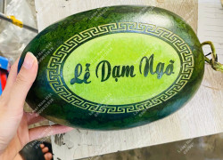 Khắc Trái Cây Cưới Hỏi – Dưa Hấu Khắc Chữ Đẹp Theo Yêu Cầu