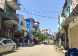 Hiếm! Lô đất ngay cạnh chợ Hòa Lạc – buôn bán ngày đêm, giá khiến ai cũng giật mình.