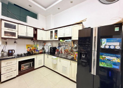 Vị trí: P4 Tân Bình, khu vực sầm uất, giao thương cực tốt.