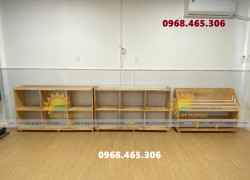 Kệ học liệu mầm non, kệ gỗ cao su mầm non