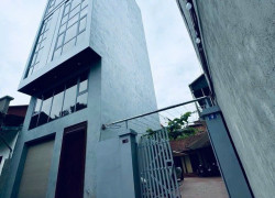 Bán nhà phúc lợi 44m /6 tầng , giá chỉ 9xxx oto ngủ trong nhà