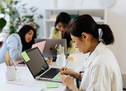 Tuyển nhân viên sales làm tại văn phòng ở Tân Phú