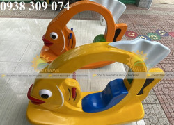 Bập bênh nhựa cá vàng mầm non, bập bênh cá vàng cho trẻ