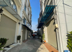 Bán nhà 4 tầng - giá 7.x tỏi - hẻm ô tô đường Huỳnh Tấn Phát, Quận 7