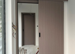 Giá cửa lùa nhựa composite mới nhất tại TP.HCM