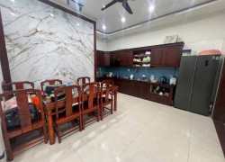 Bán nhà mặt phố Ngọc thuỵ, sổ đỏ liền tay