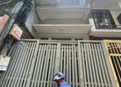 Cho thuê nhà nguyên căn 3 lầu hẻm 154 Nguyễn Biểu Q5