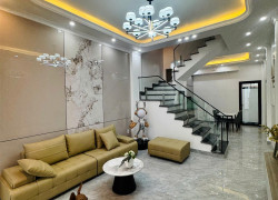 Nhà đẹp Vũ Chí Thắng ô tô đỗ gần nhà