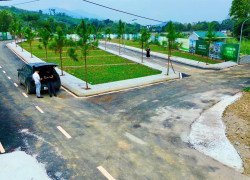 Tôi cần bán mảnh đất đẹp 100m2, mặt tiền 5,97m, đường rộng 15m tại Phú Cát, Hà Nội, giá 2,2 tỷ.