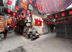 3.9  TỶ - HÀNG NHỎ HIẾM CÓ KHÓ TÌM-SỔ ĐỎ HOA HẬU , MẶT TIỀN 4M- CHỈ 2NGOẶT RA MẶT PHỐ TÔN ĐỨC THẮNG- NGÕ NÔNG, RỘNG -