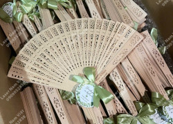 Cung cấp quạt giấy cầm tay, thẻ tag giấy và nơ theo yêu cầu với mọi đơn hàng