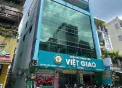 Toà nhà có sẵn ốp kính cực sang trọng - MT Thương hiệu Trung tâm Quận 1.