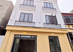 Nhà 4 Tằng Độc Lập Mặt Ngõ , Oto Tránh Được Nhau
