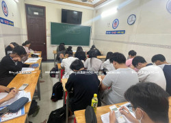 Bảng viết phấn chống lóa cho lớp dạy hè