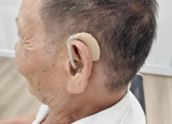 Bác tưởng máy hỏng… Nhưng thực ra đôi tai đã thay đổi sau 6 năm