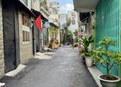 Cần bán nhà rộng gần 50m2, hẻm trải nhựa đẹp, ô tô cửa chỉ quanh 5 tỷ.